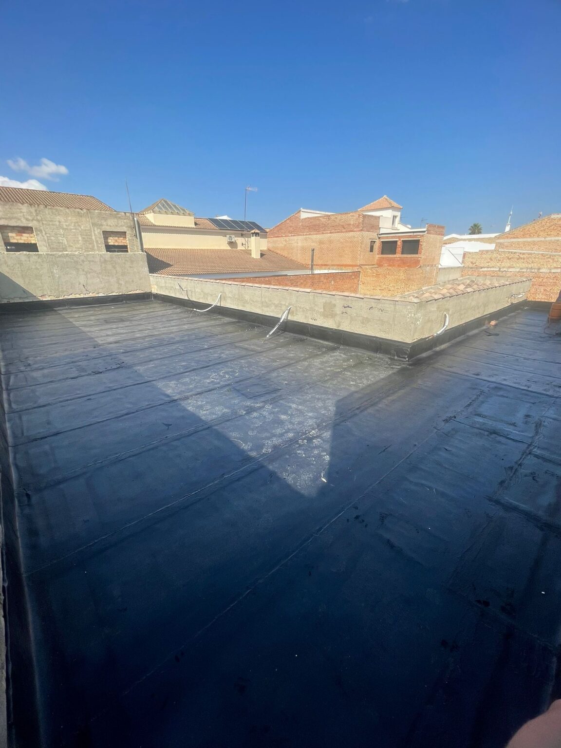 Acabado liso y sin juntas de una impermeabilización con poliurea.
